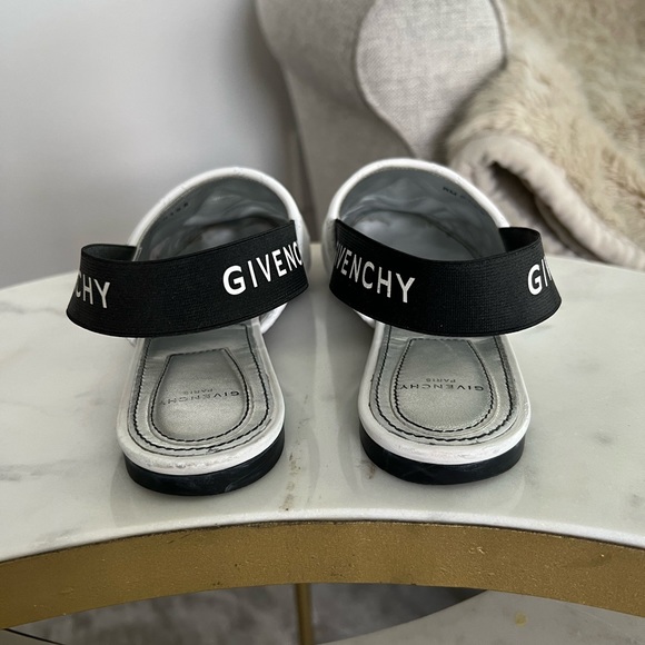 Authentic Givenchy quilt Nappa mules - Picture 8 of 8